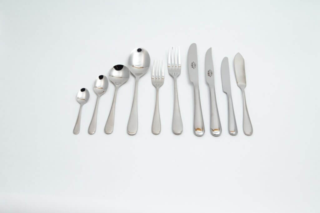complete cutlery set