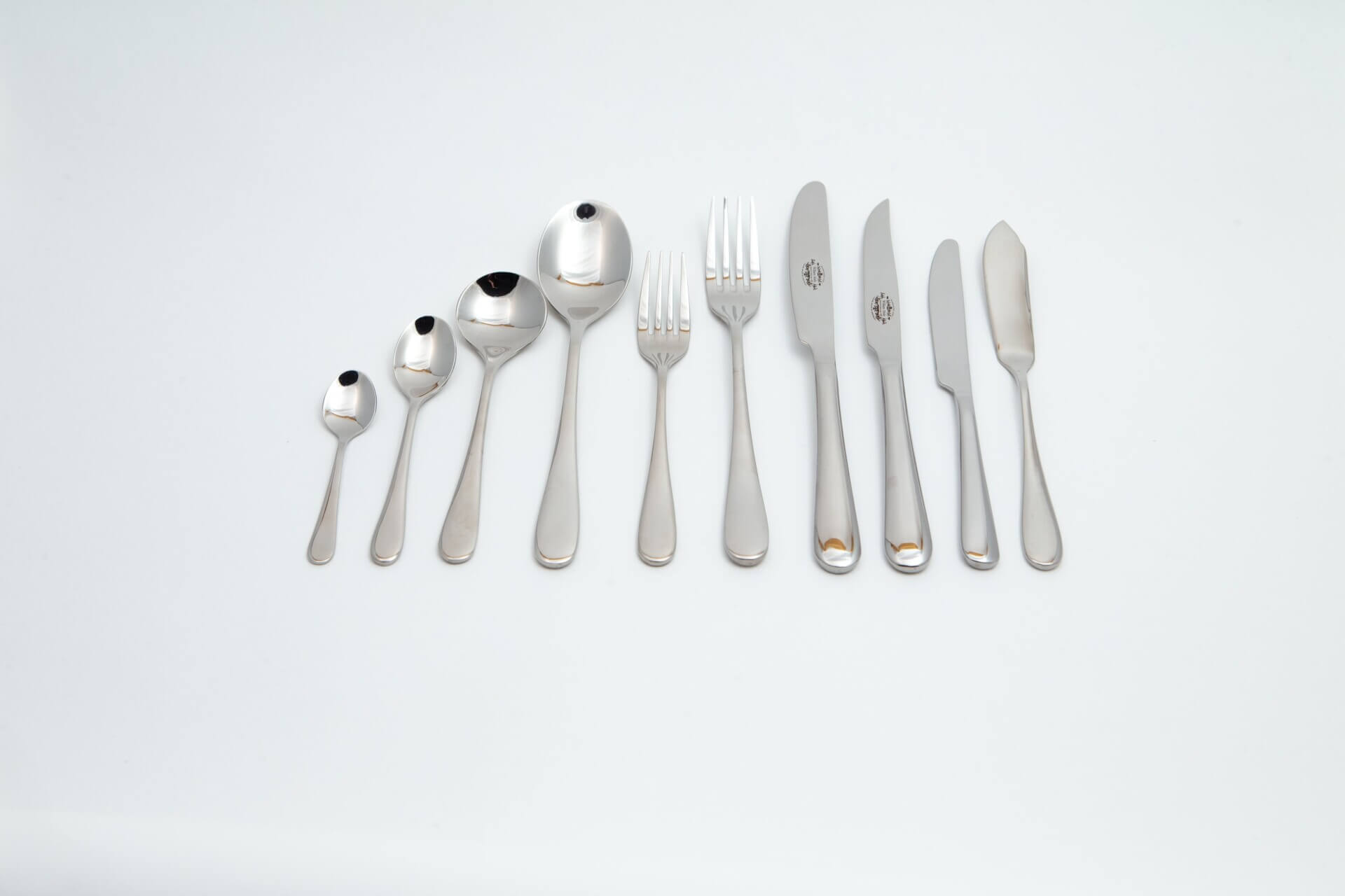 complete cutlery set